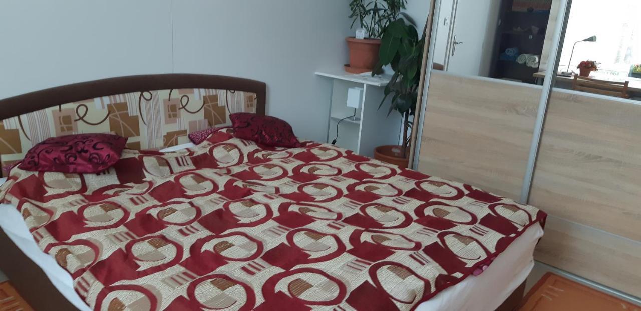Apartman Yvet Sucany Exteriör bild