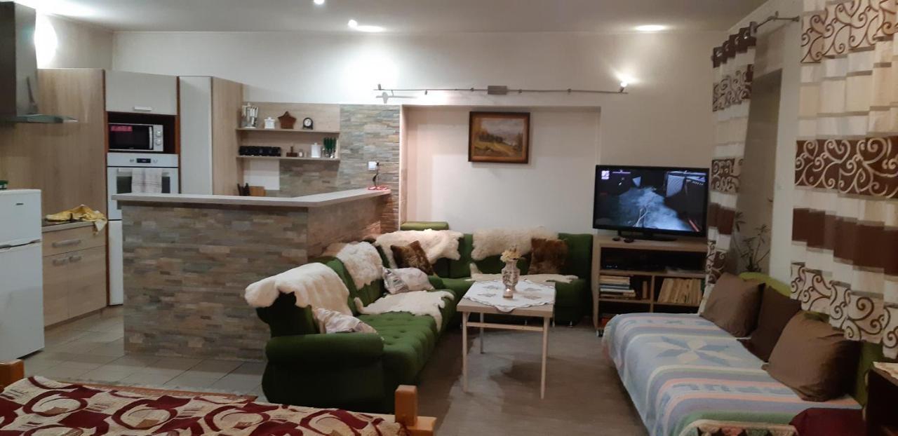 Apartman Yvet Sucany Exteriör bild