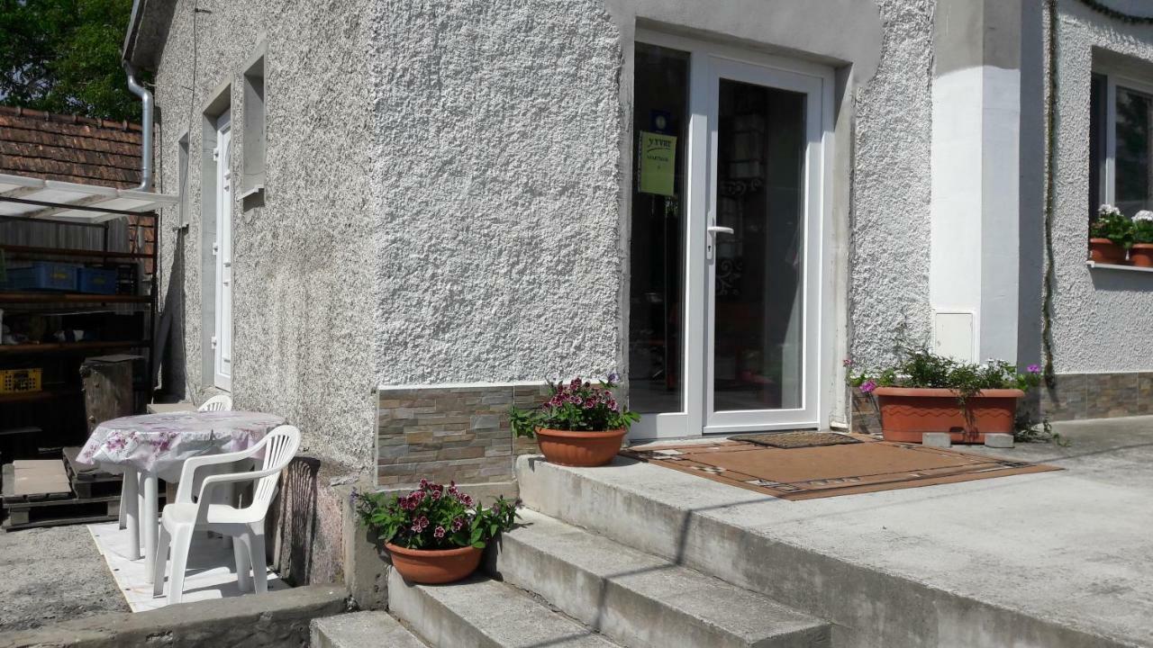 Apartman Yvet Sucany Exteriör bild
