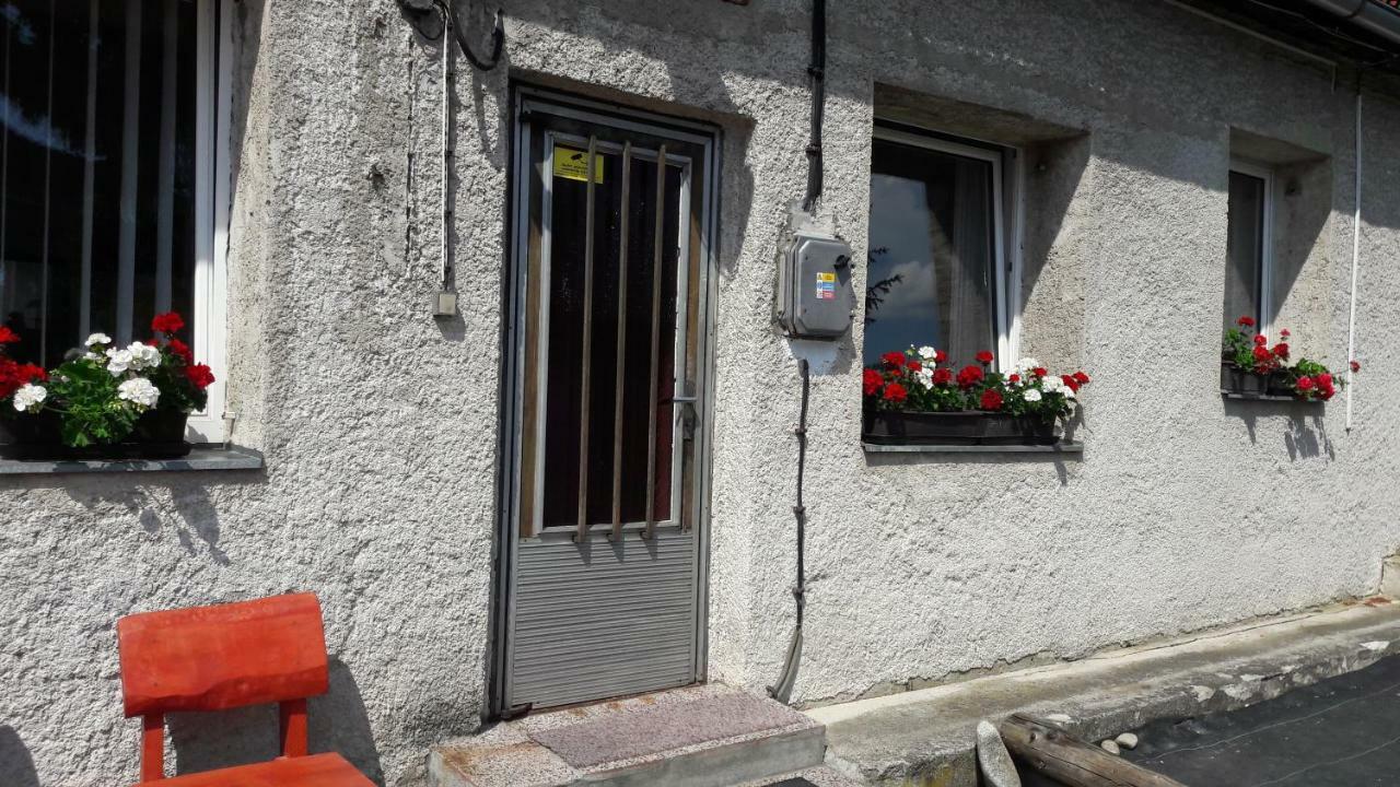 Apartman Yvet Sucany Exteriör bild
