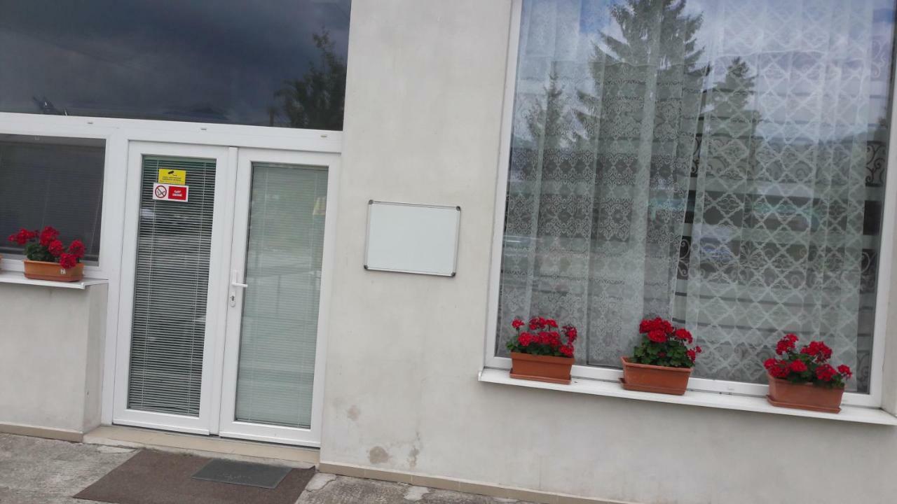 Apartman Yvet Sucany Exteriör bild