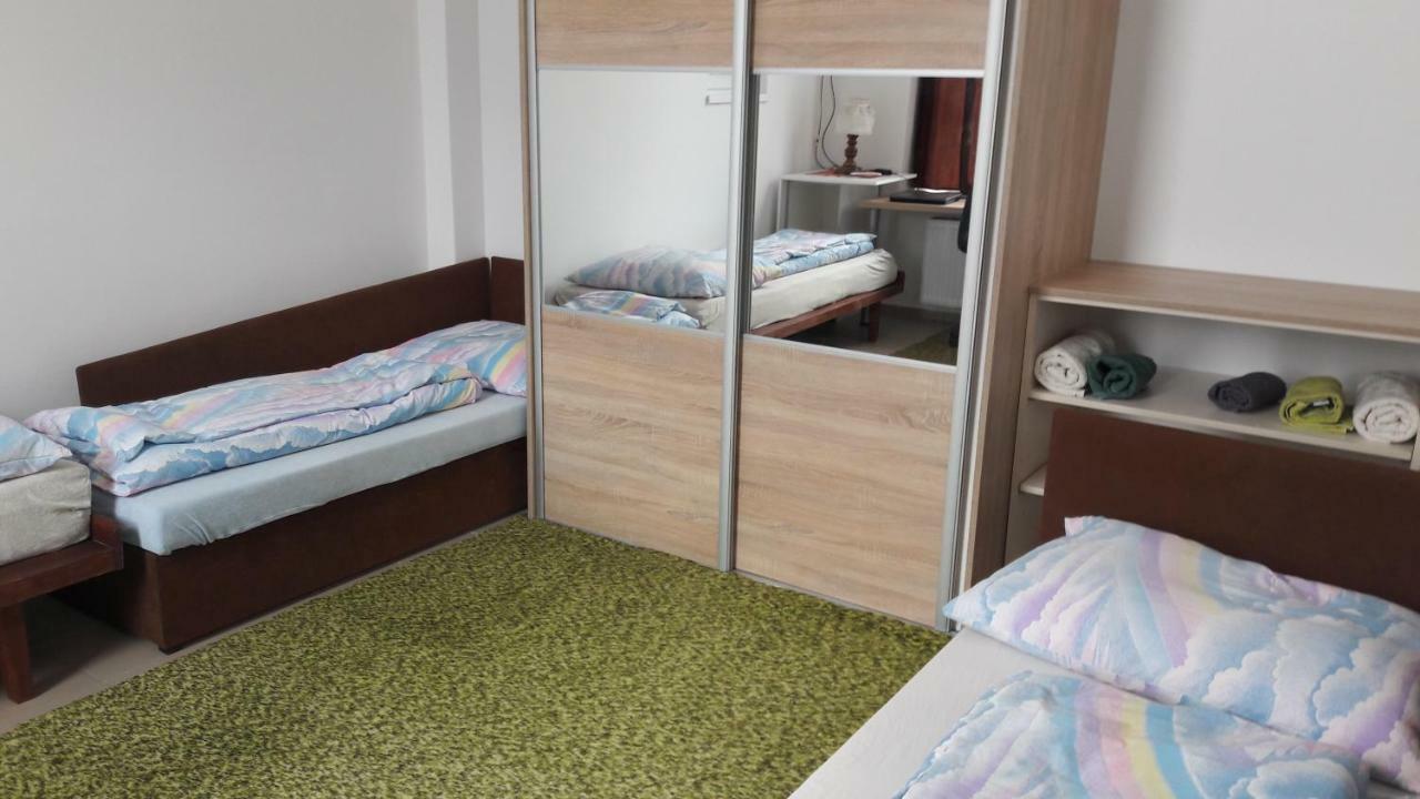 Apartman Yvet Sucany Exteriör bild